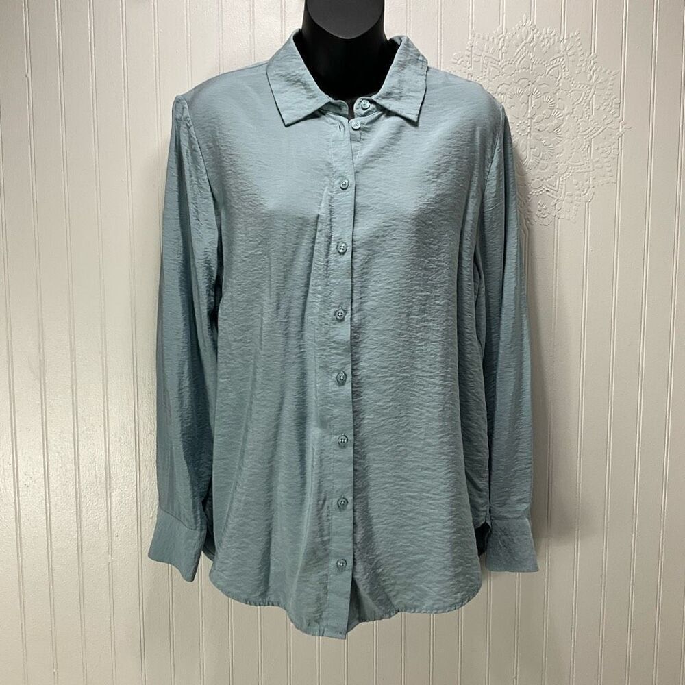 CUPCAKES AND CASHMERE Button Down Blouse